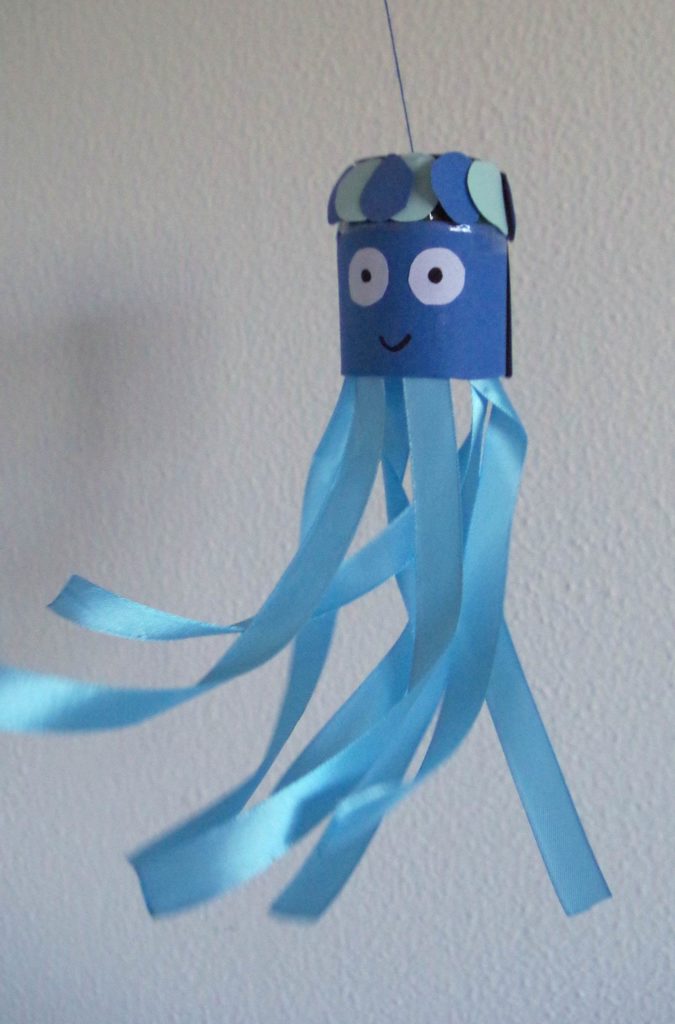 Make an octopus: A simple craft with recycled materials, paper and glue or tape. 
